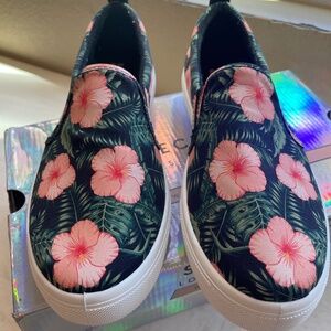 Skecher Tropical Gal Slide On tennis shoes